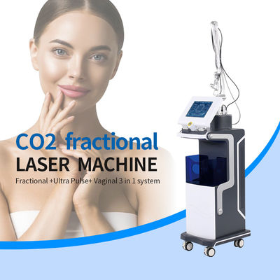 La máquina fraccionaria 635nm del laser del CO2 de la aprobación médica del CE para quemado/la cirugía marca con una cicatriz