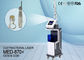 La clínica de belleza utiliza una máquina láser fraccionada de CO2 para eliminar la cicatriz del acné.
